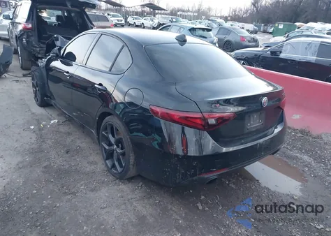 2019 Alfa Romeo Giulia Awd z USA, uszkodzony, nr VIN ZARFANAN1K7613873